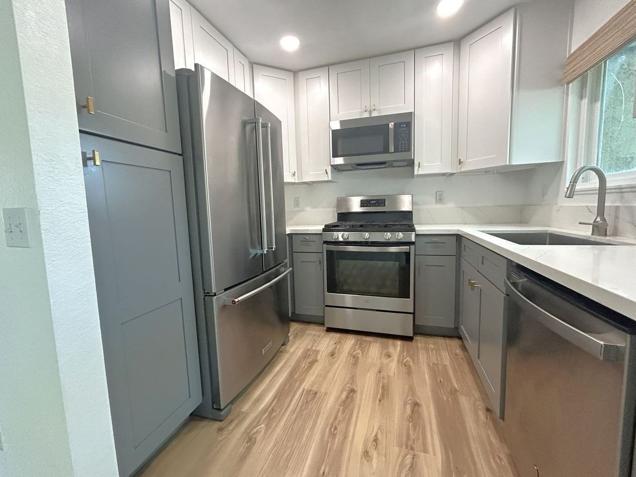 8325 Spring Desert Pl #F - Photo 3 of 23