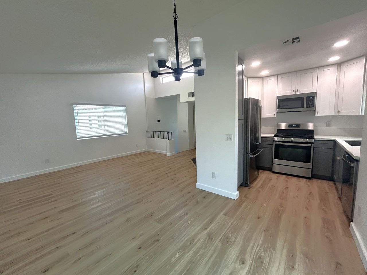 8325 Spring Desert Pl #F - Photo 4 of 23