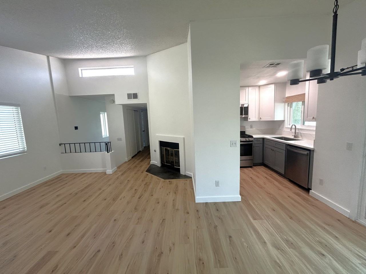 8325 Spring Desert Pl #F - Photo 5 of 23