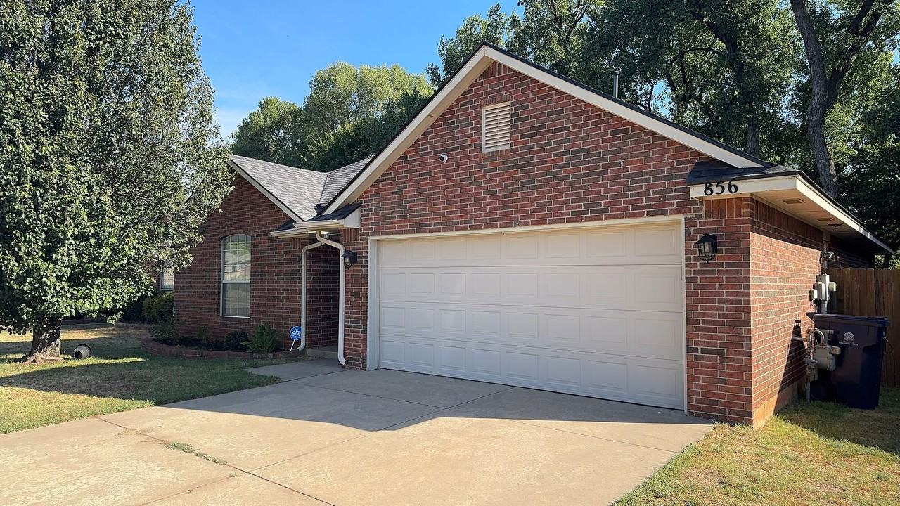 856 Shady Creek Ln - Photo 3 of 19