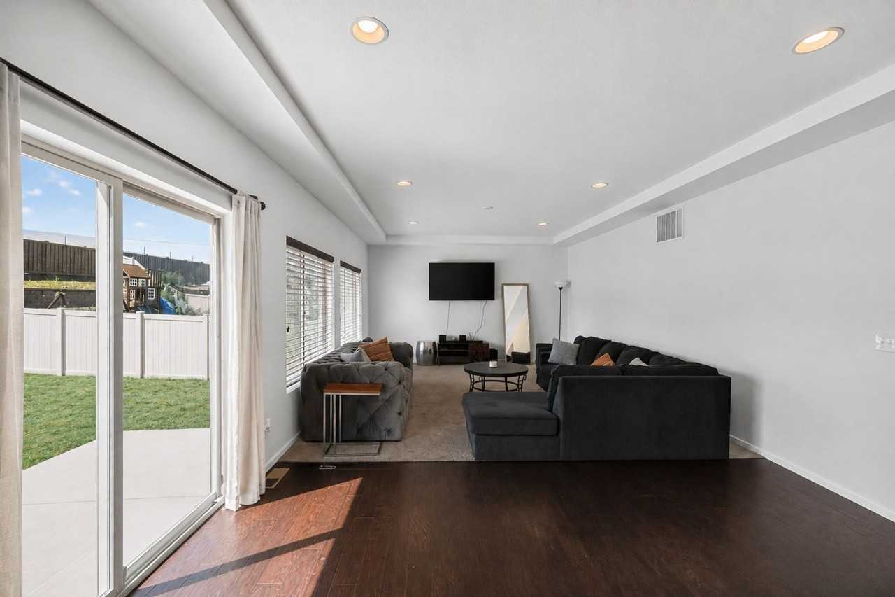 17908 E 52nd Ave - Photo 4 of 26