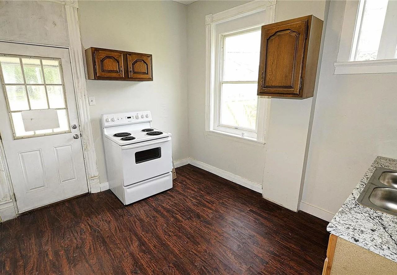 5501 Putnam St - Photo 3 of 18