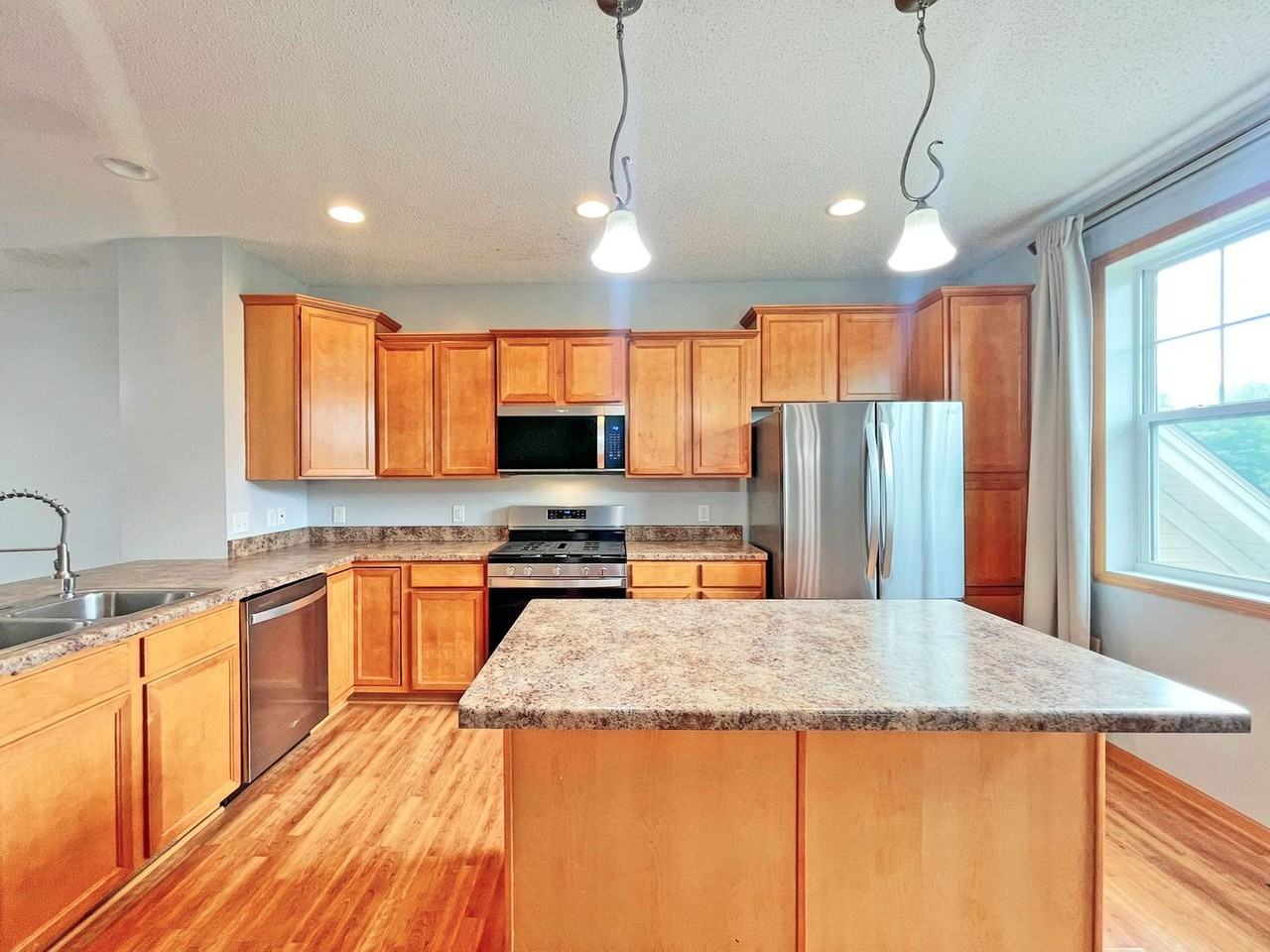 11903 Emery Village Dr N - Photo 6 of 23