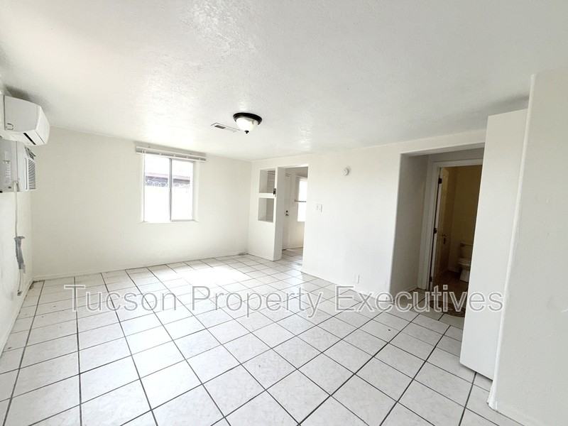 208 W Ventura St - Photo 5 of 14
