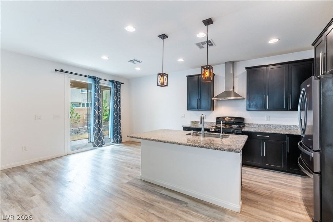 385 Stephen Clear Ave - Photo 2 of 12