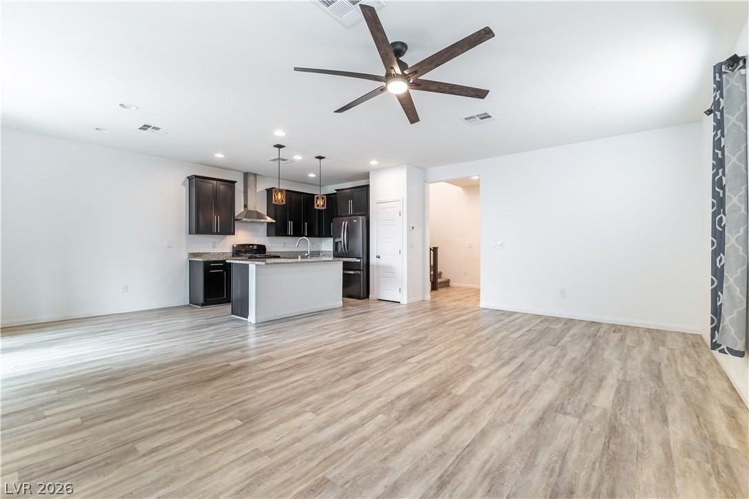 385 Stephen Clear Ave - Photo 3 of 12