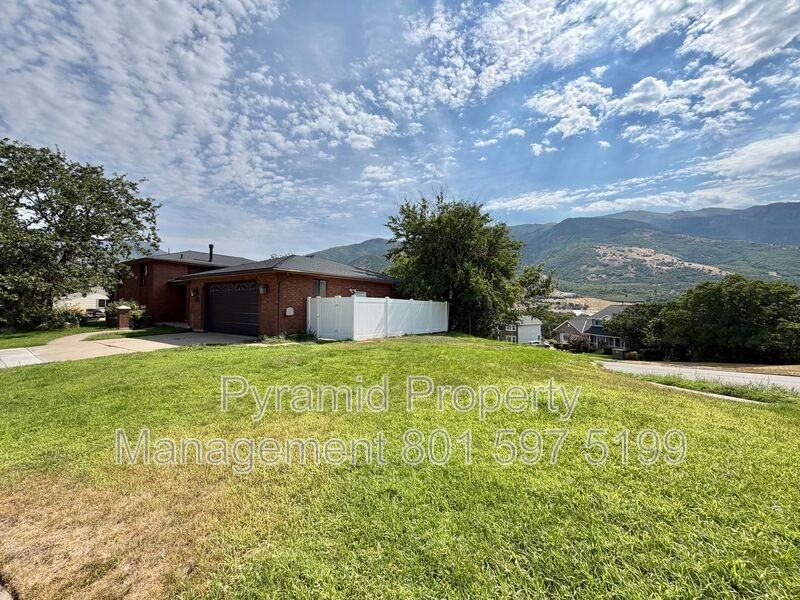 3230 Ne - Photo 2 of 25