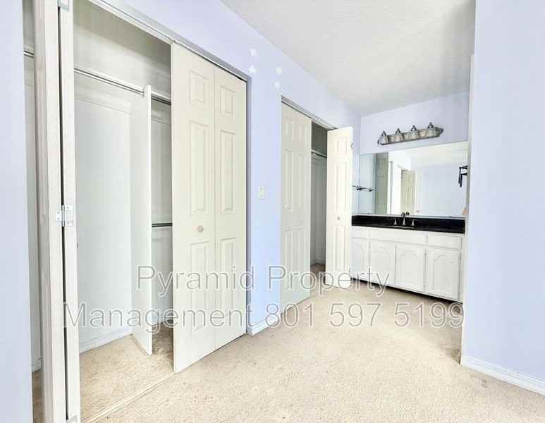 3230 Ne - Photo 3 of 25