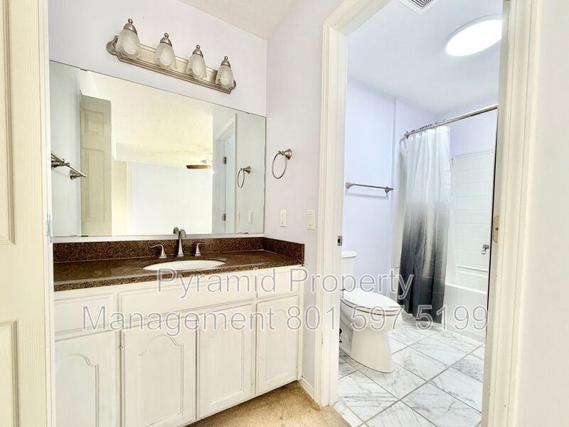 3230 Ne - Photo 4 of 25