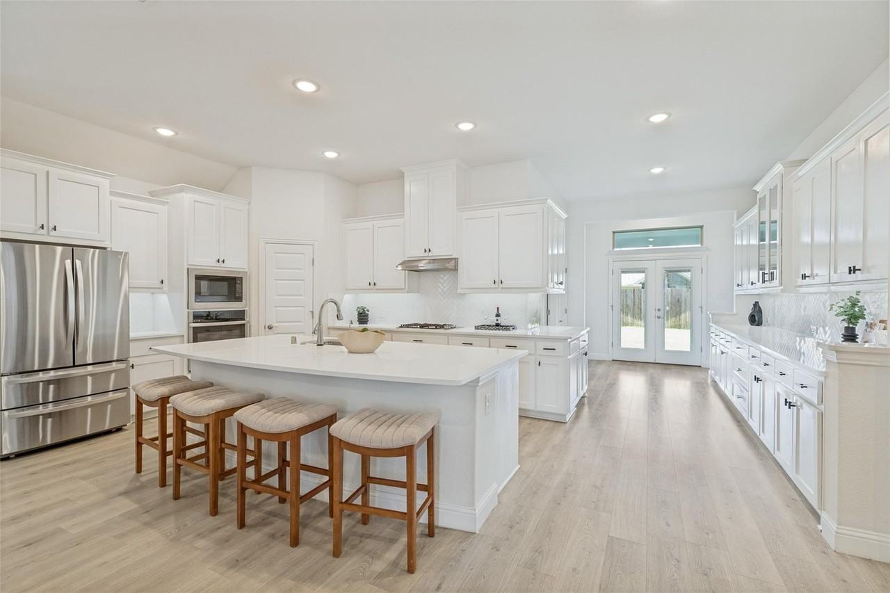 5304 Babcock Rd - Photo 2 of 27