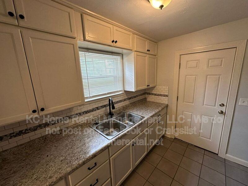 6111 Raytown Rd - Photo 5 of 16