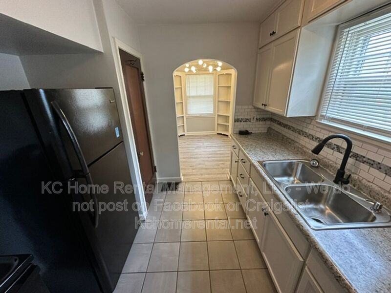 6111 Raytown Rd - Photo 6 of 16