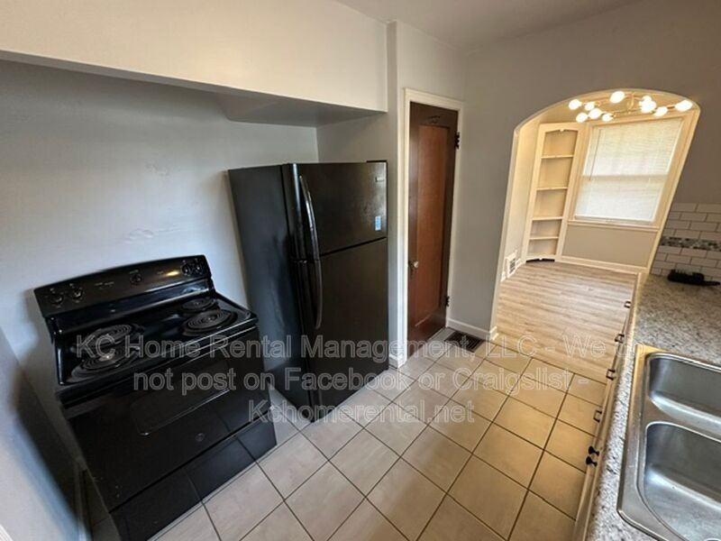6111 Raytown Rd - Photo 7 of 16