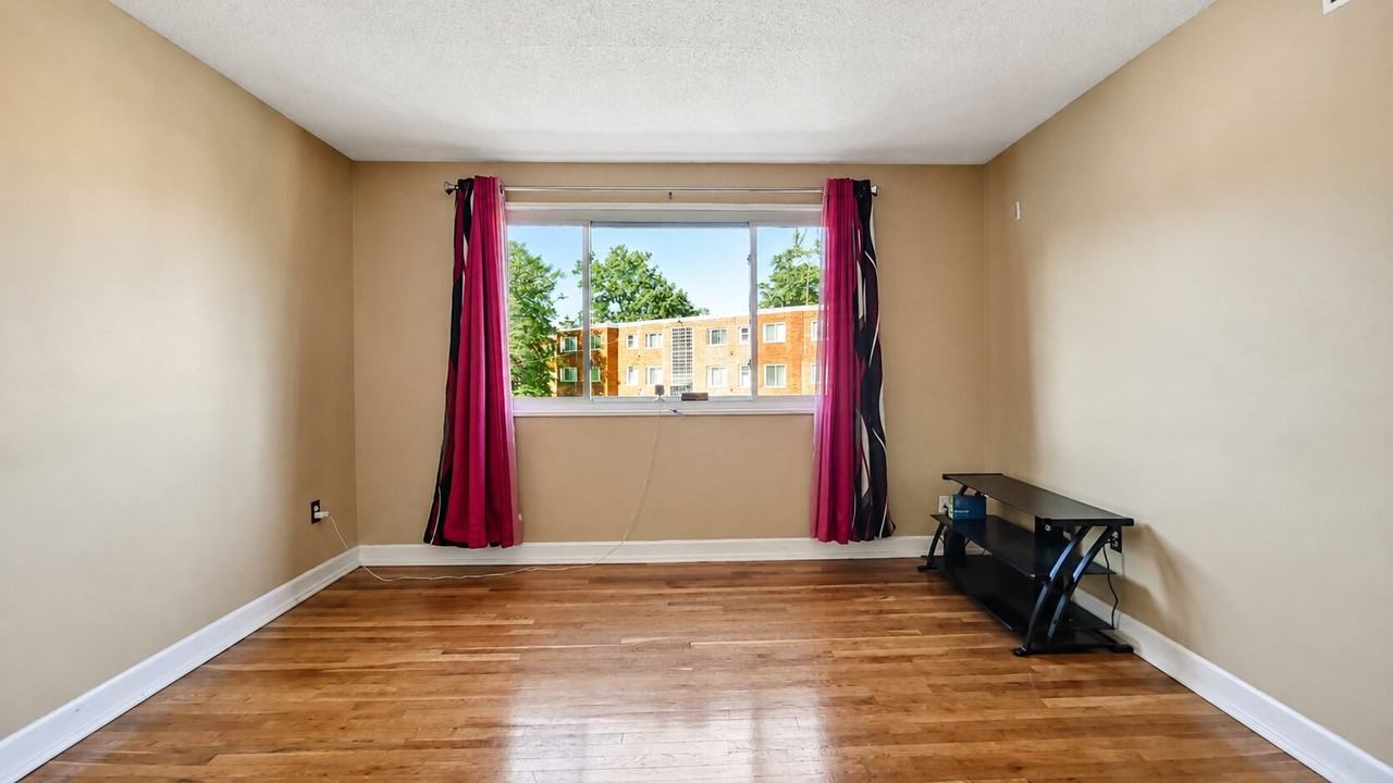 3839 Hamilton St - Photo 4 of 18