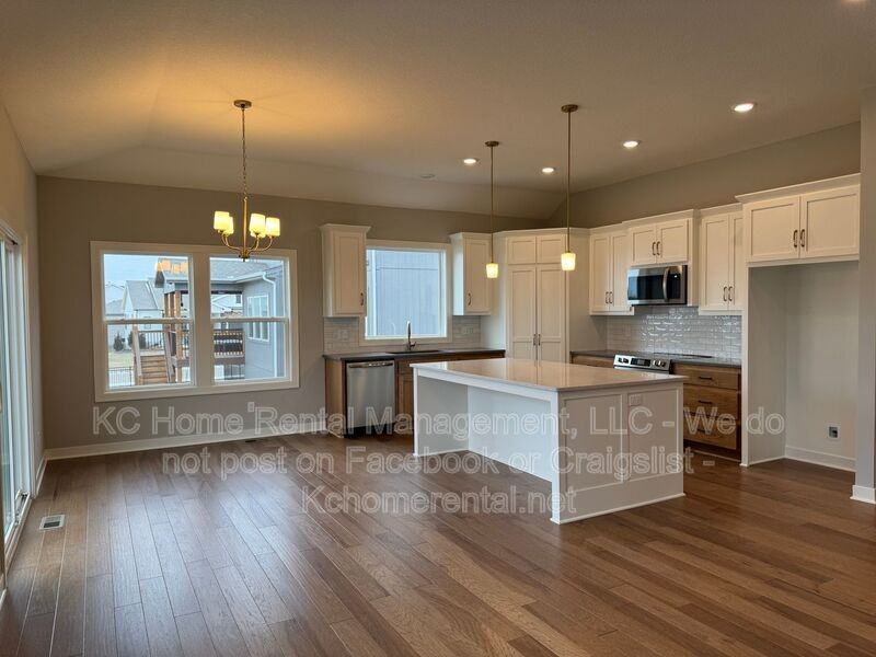 18805 Skyview Ln - Photo 4 of 37