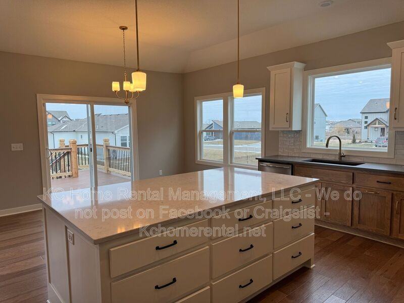 18805 Skyview Ln - Photo 7 of 37