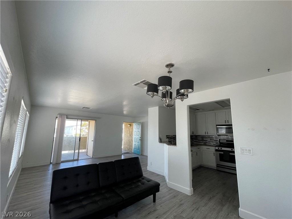 1521 Linnbaker Ln #203 - Photo 4 of 15