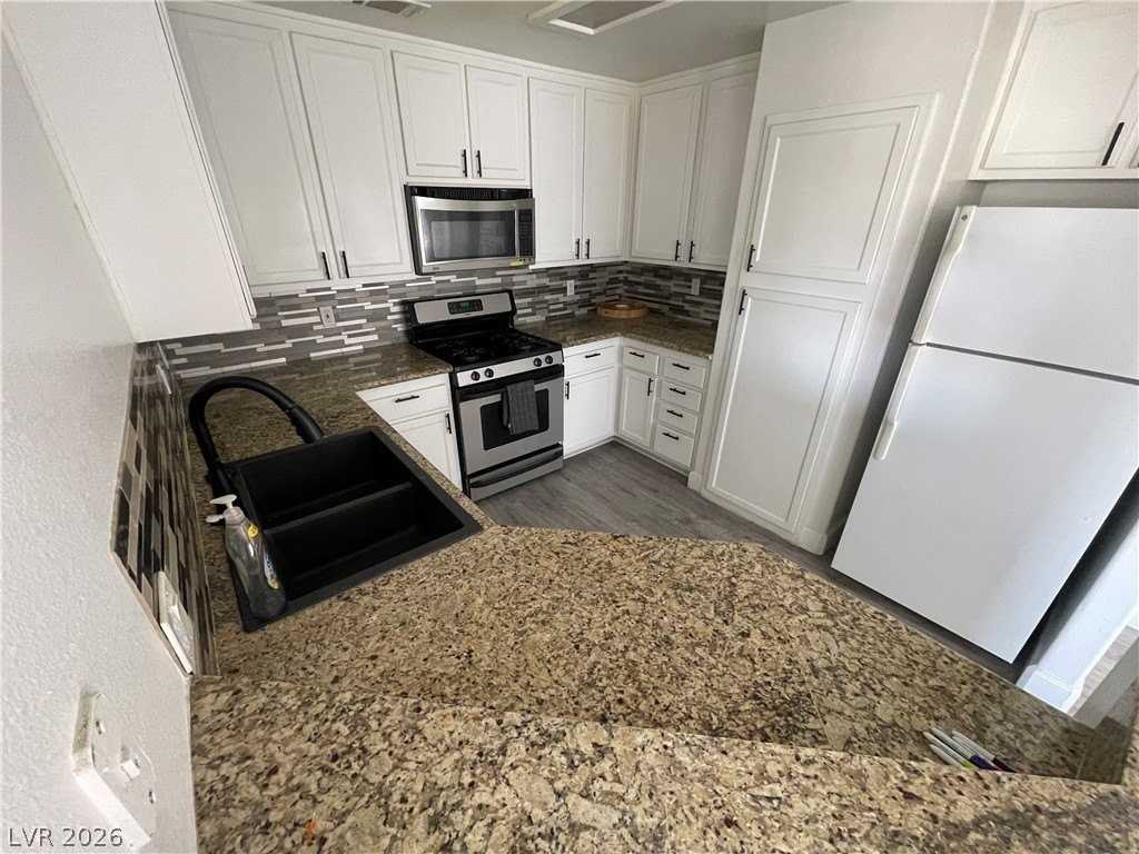 1521 Linnbaker Ln #203 - Photo 6 of 15