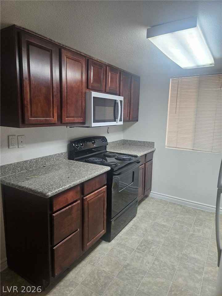 5060 Indian River Dr #377 - Photo 3 of 8