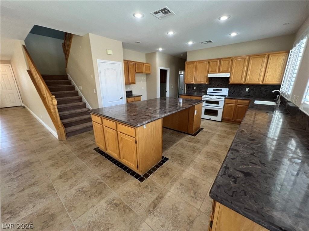 196 Golden Crown Ave - Photo 3 of 26
