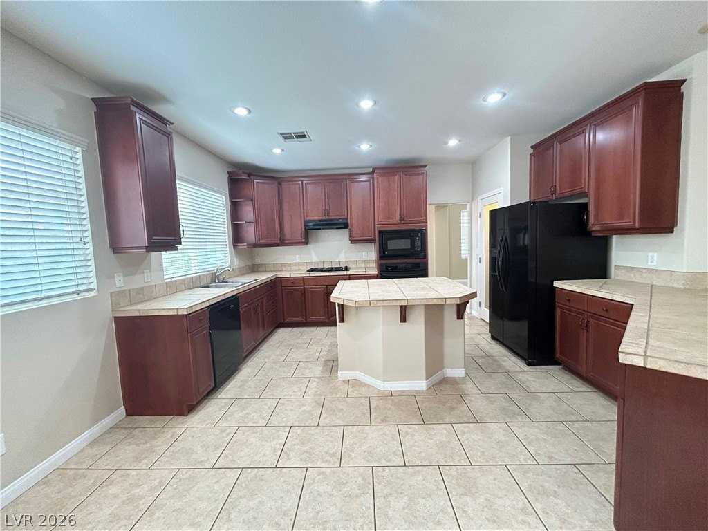 7816 Brookfield Cove Ave - Photo 5 of 33