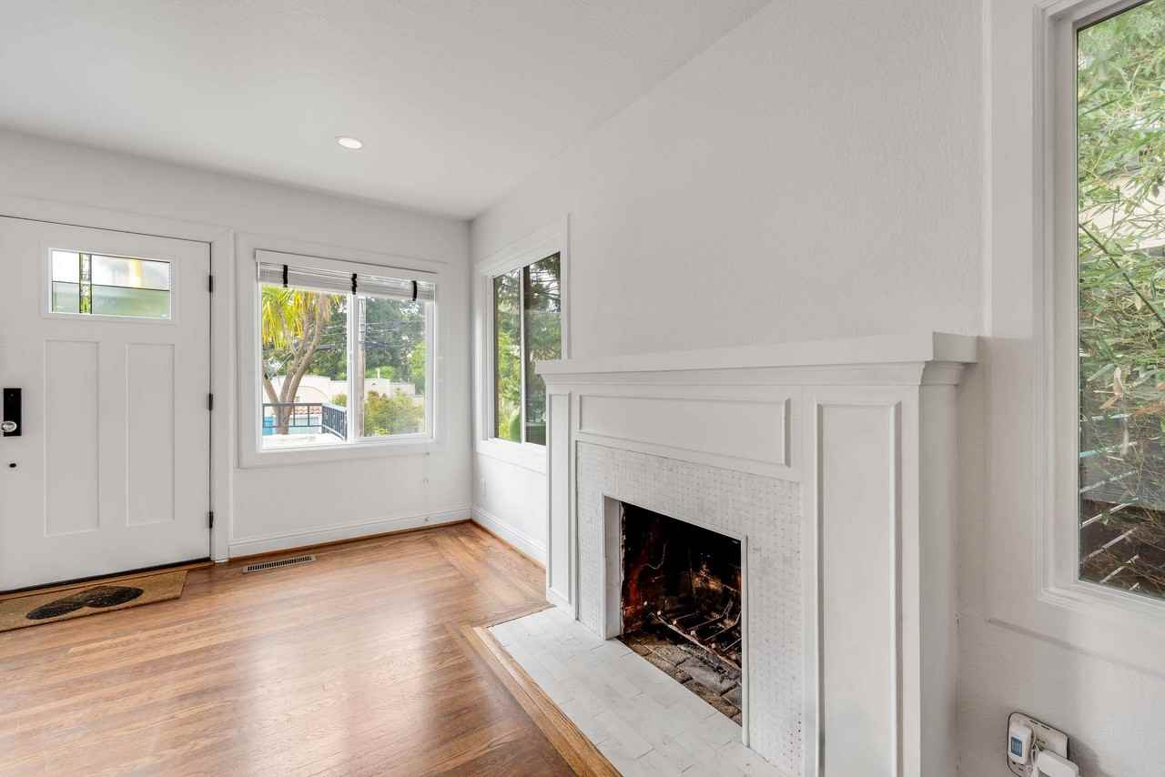 2930 Maxwell Ave - Photo 3 of 25