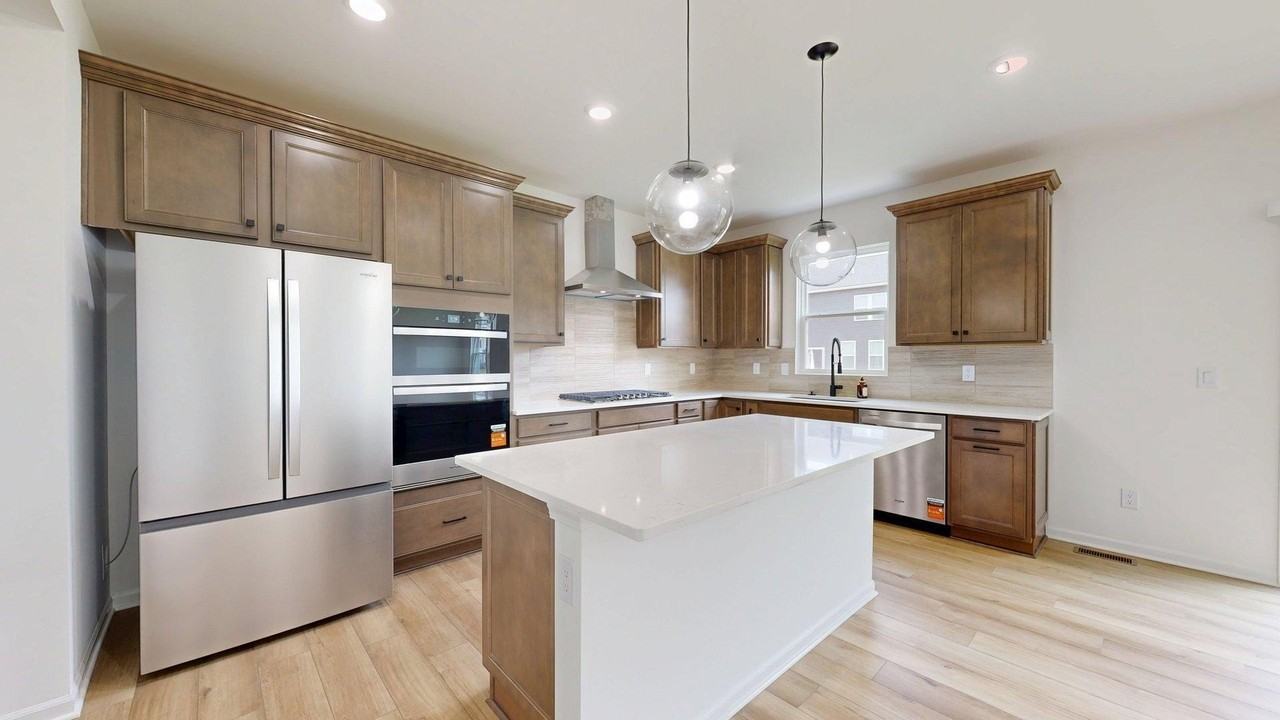826 Kuss Dr - Photo 4 of 22