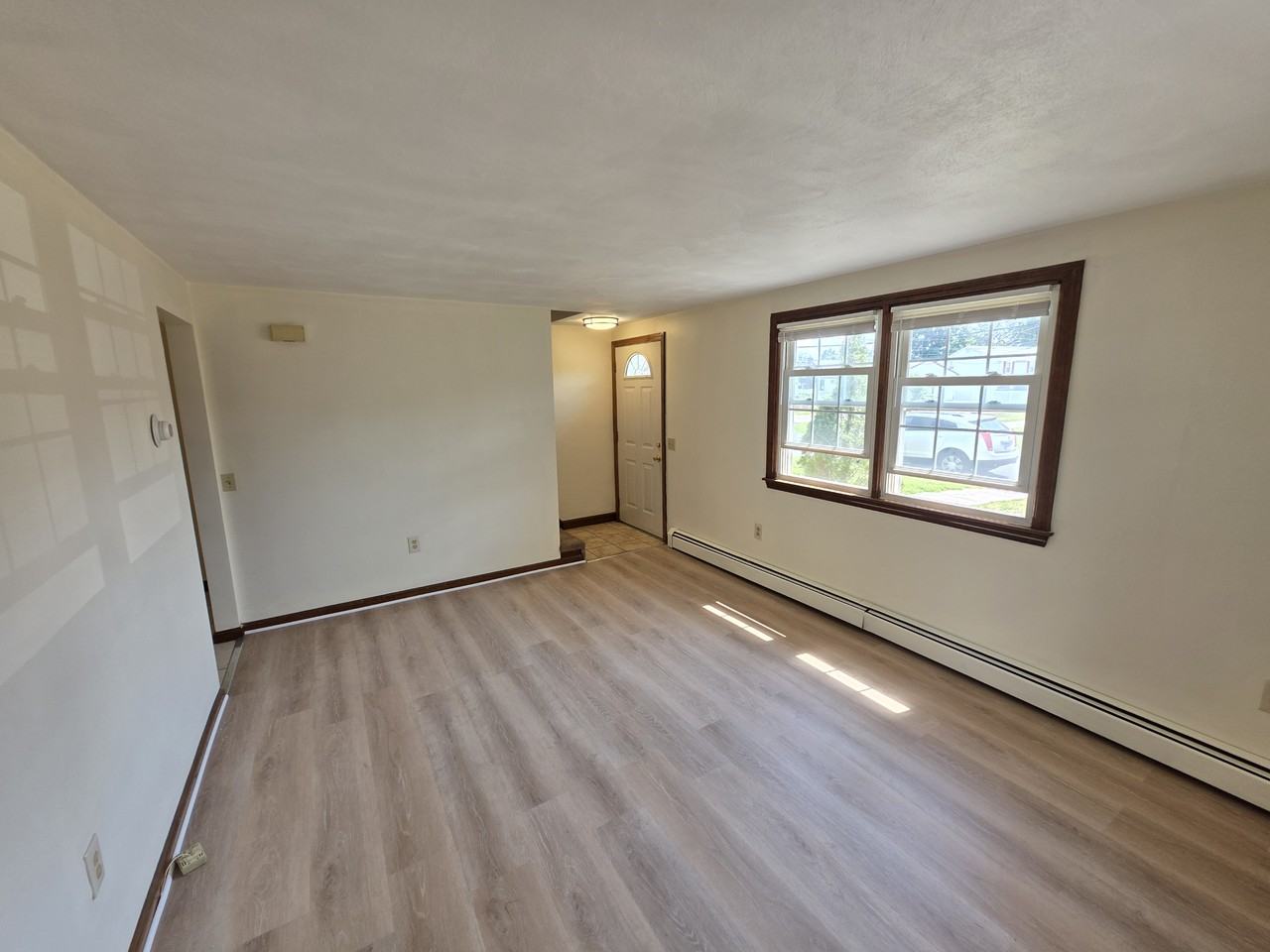 17-19 Wamsetta Ave - Photo 3 of 13