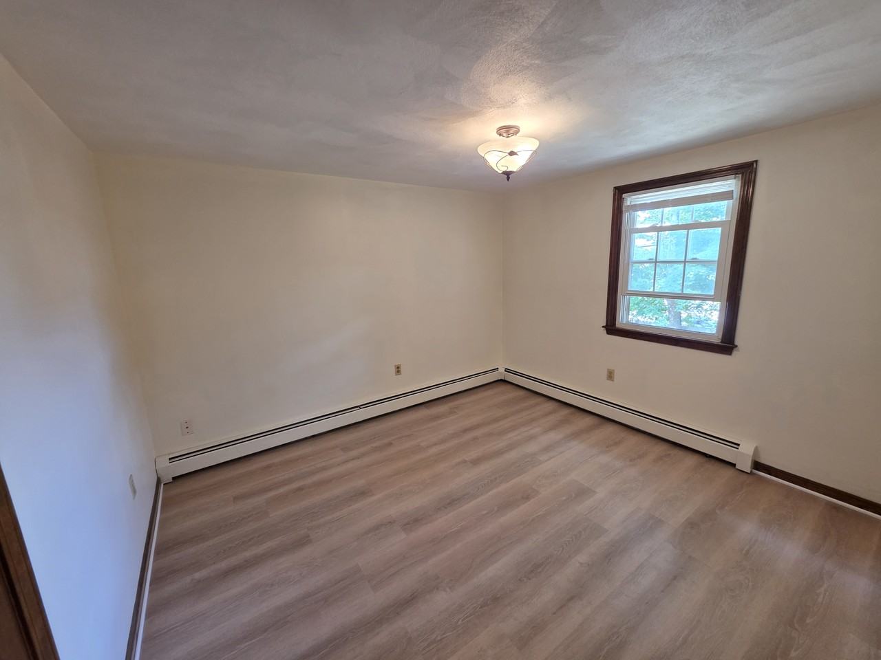 17-19 Wamsetta Ave - Photo 7 of 13
