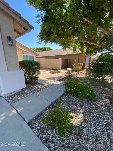 8955 W Charleston Ave - Photo 2 of 38