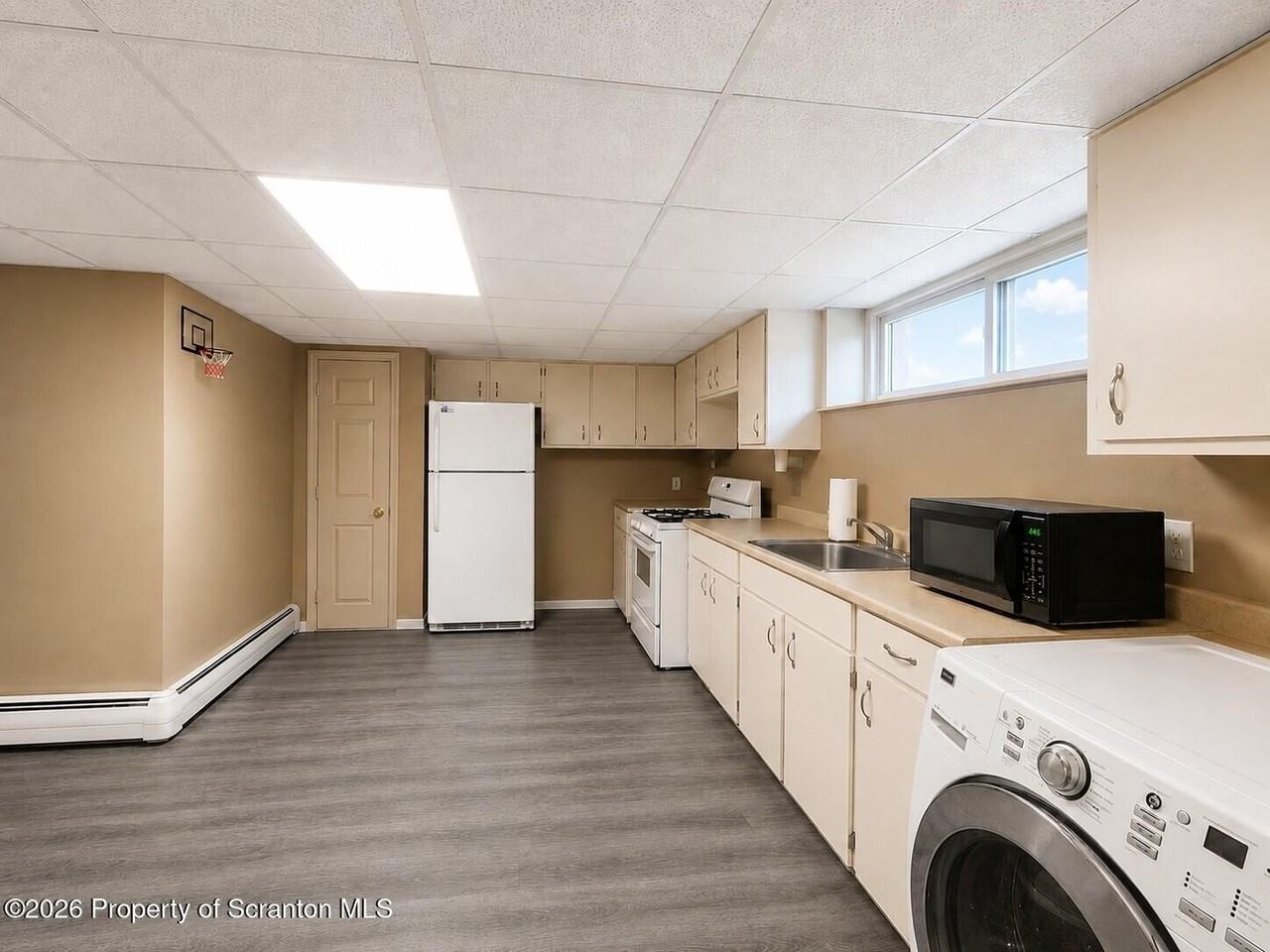 2125 Ash St #B - Photo 3 of 12