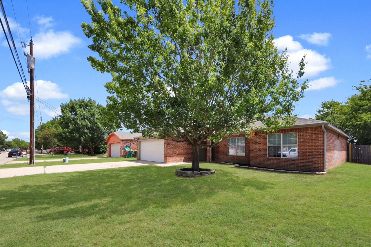 2107 Miller St - Photo 3 of 26