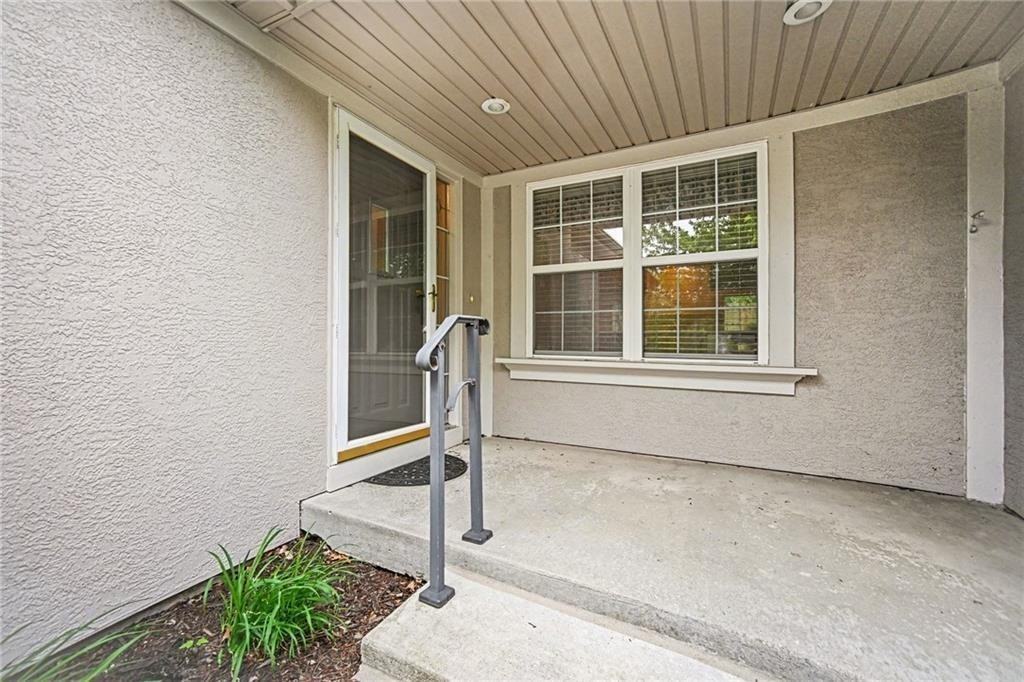 2724 Chipperfield Rd - Photo 2 of 33