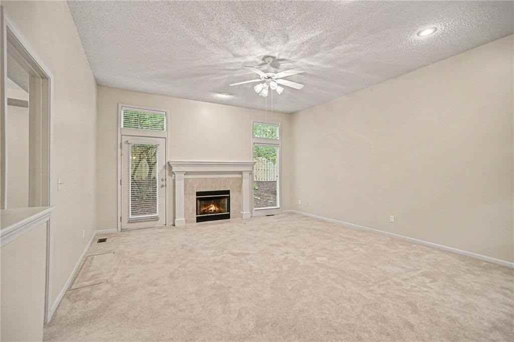 2724 Chipperfield Rd - Photo 4 of 33