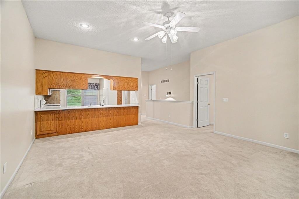 2724 Chipperfield Rd - Photo 7 of 33