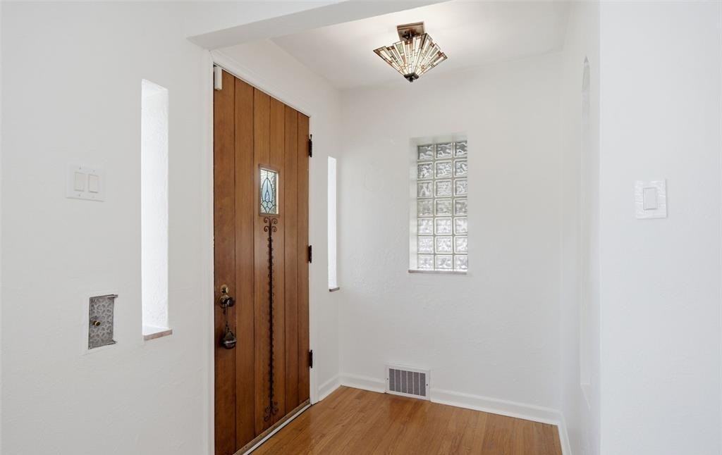 5711 Mardel Ave - Photo 2 of 40