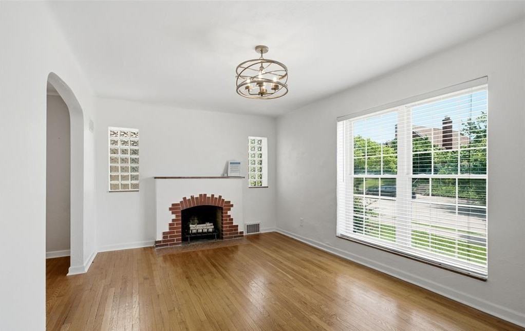 5711 Mardel Ave - Photo 4 of 40