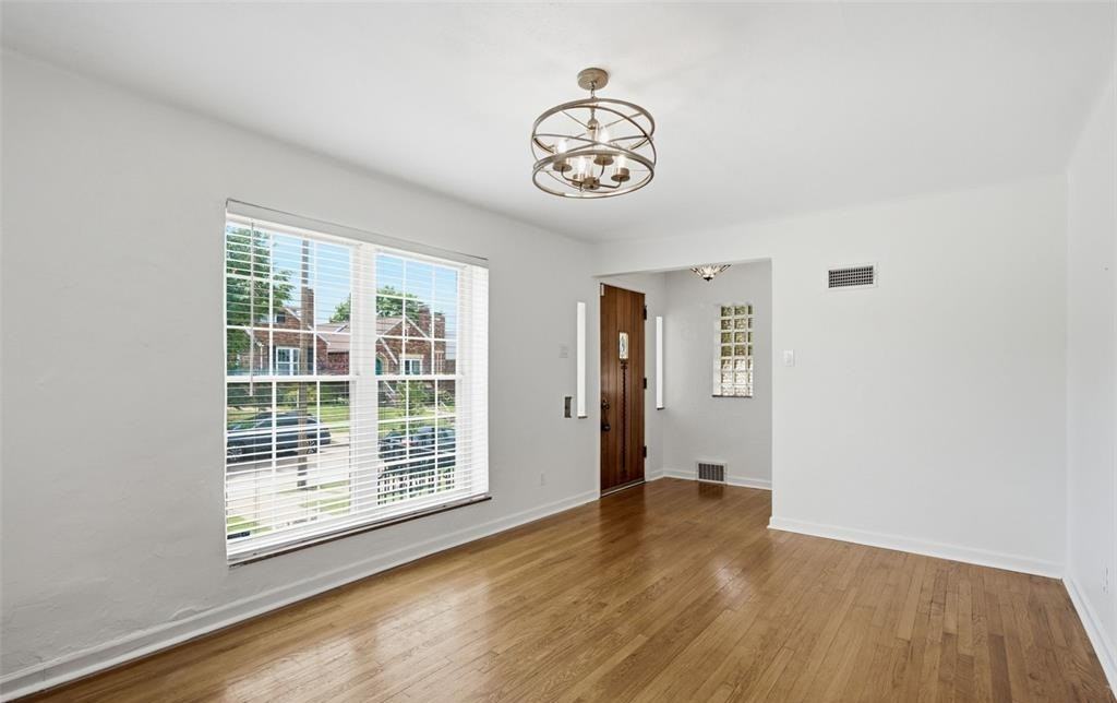 5711 Mardel Ave - Photo 5 of 40