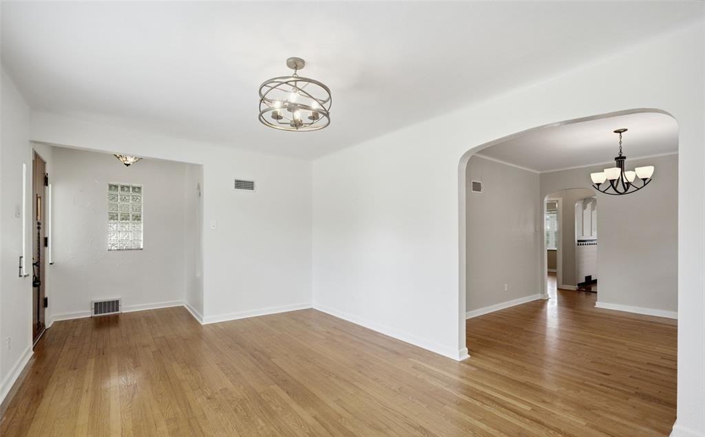 5711 Mardel Ave - Photo 6 of 40
