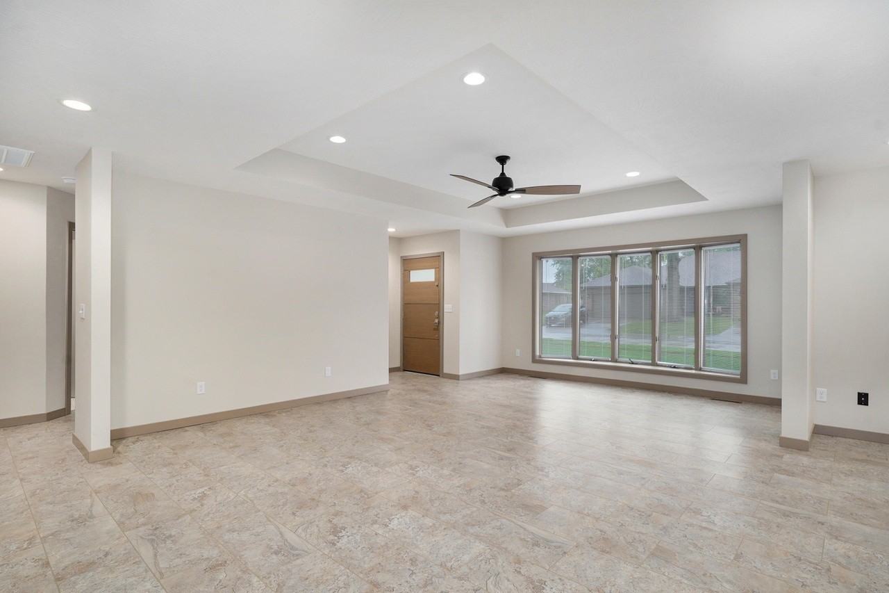 1444 E Woodgate St - Photo 6 of 27