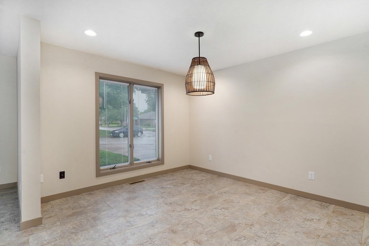 1444 E Woodgate St - Photo 7 of 27