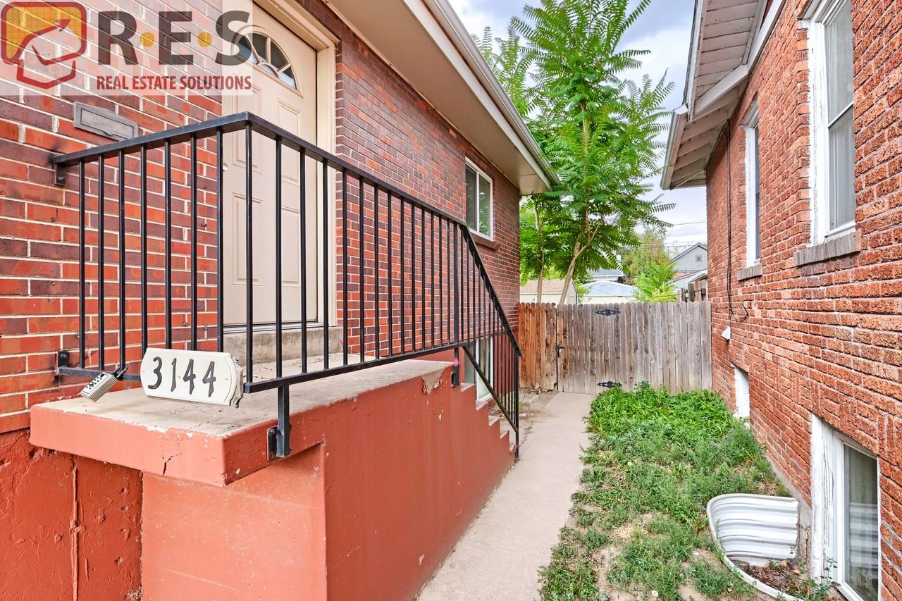 3144 N Vine St - Photo 2 of 17