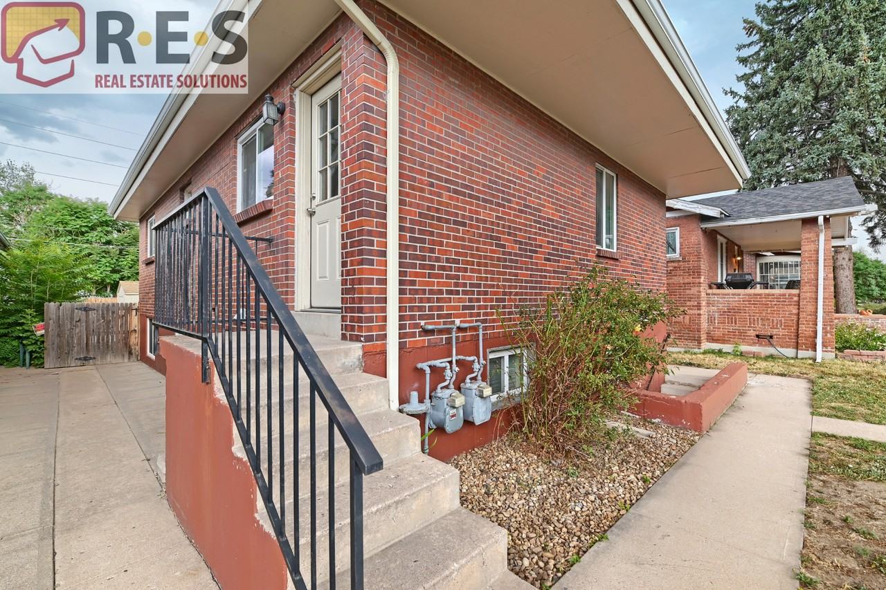3144 N Vine St - Photo 4 of 17