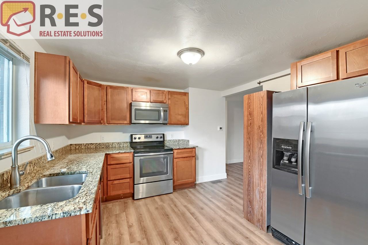 3144 N Vine St - Photo 7 of 17