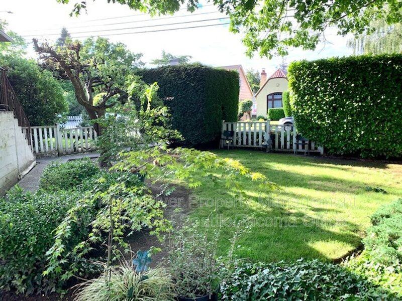 2253 E Roanoke St #A - Photo 3 of 20