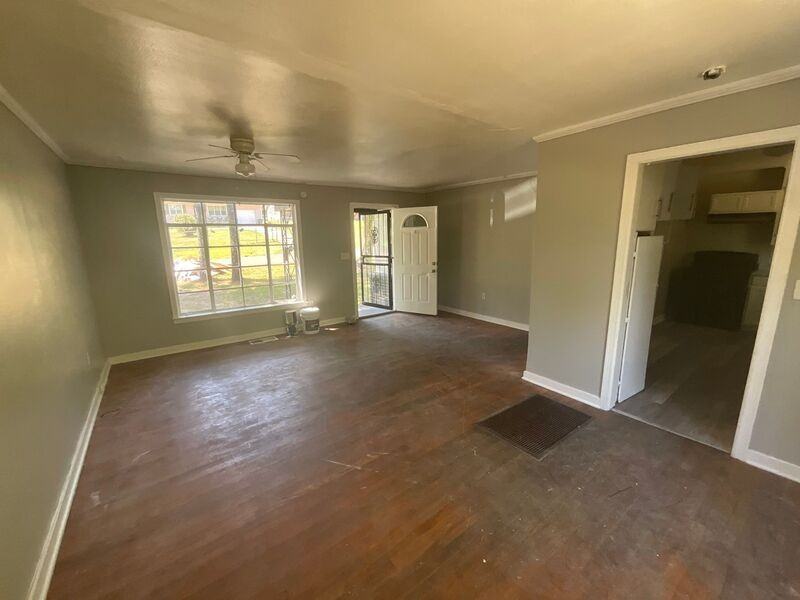 420 Lawrence Rd - Photo 3 of 20