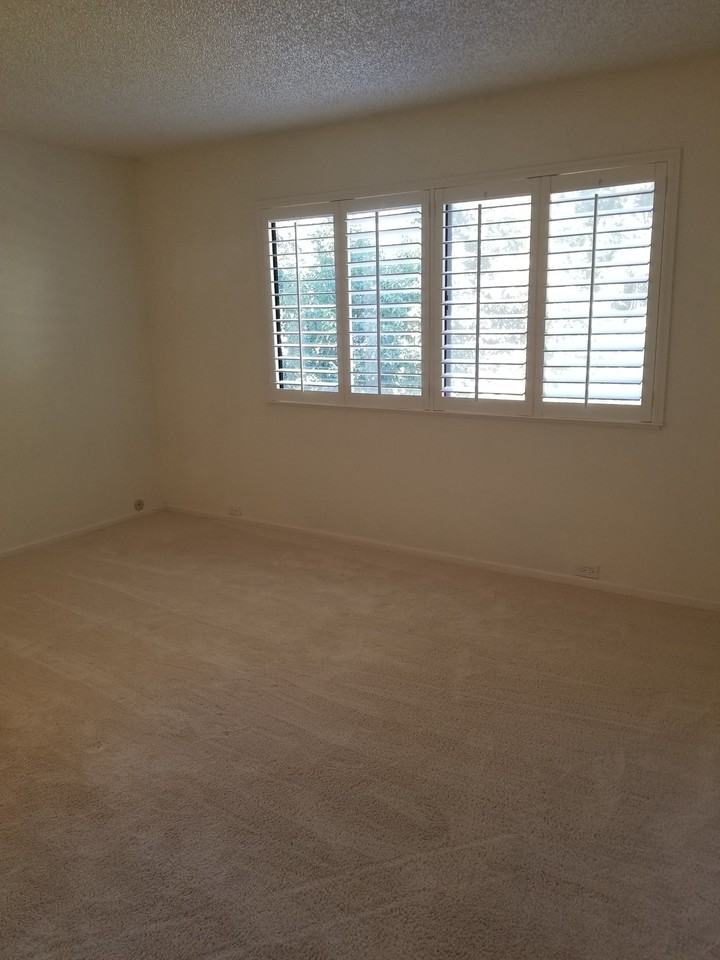 802 Woodside Ln E #11 - Photo 5 of 14