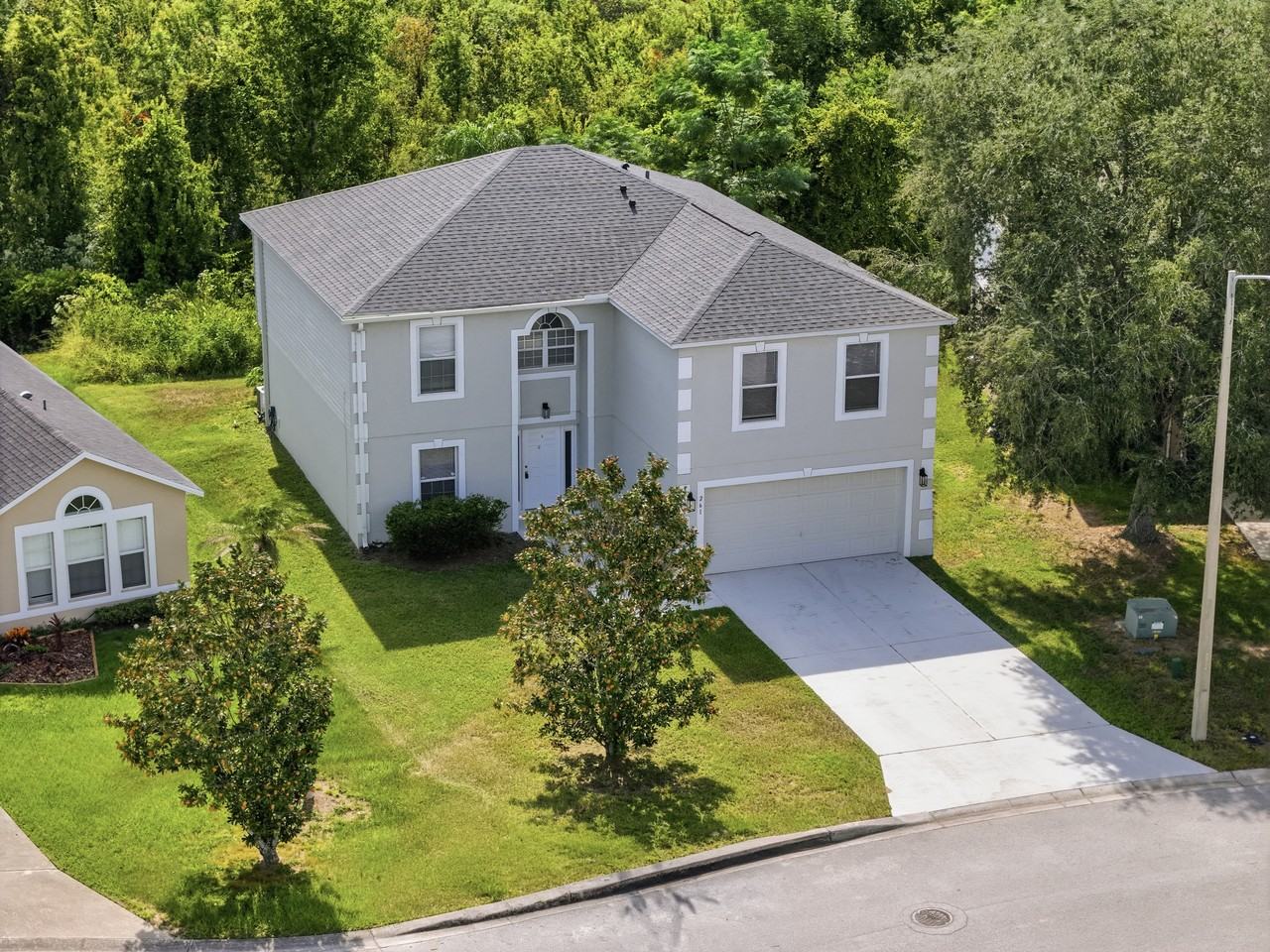 261 Curtis Ave - Photo 3 of 27