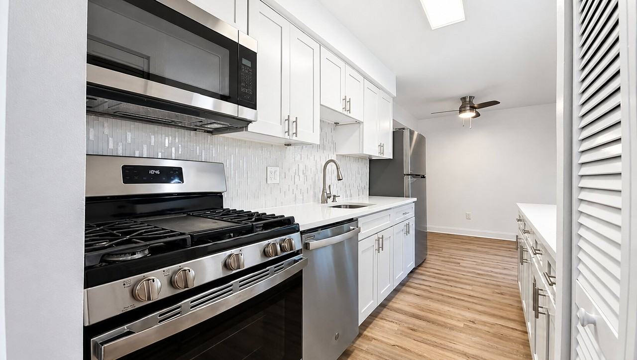 11252 Chestnut Grove Sq #348 - Photo 7 of 30