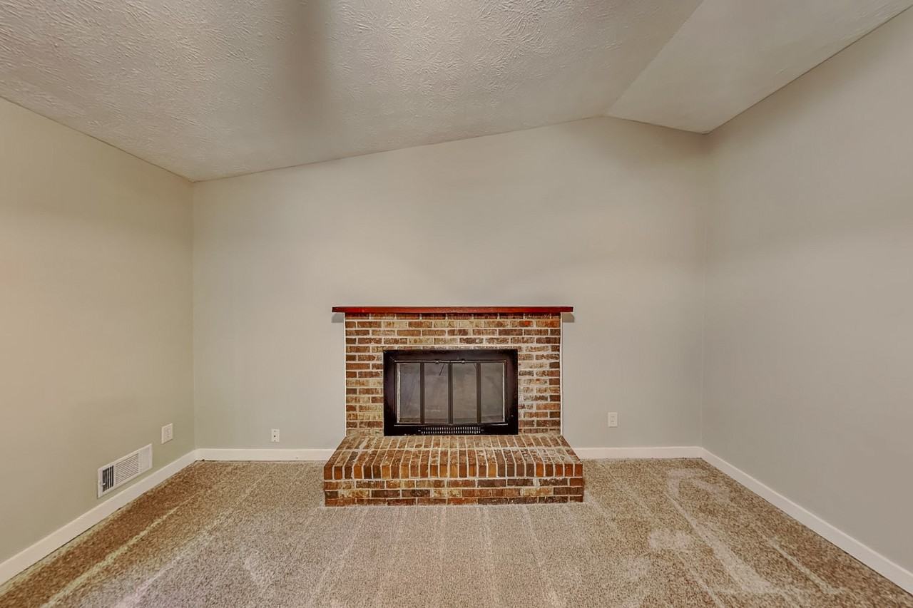 4579 N Woodlake Ln Se - Photo 4 of 19